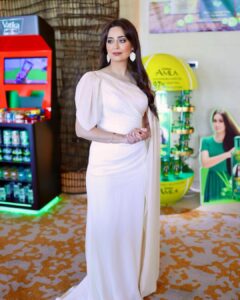 Heba Magdi Instagram - من حفل شركة دابر في دولة الامارات سعيدة اني سفيرة العلامة التجارية لدابر املا ____________ Dress @fasateen_boutique Jewelry @dimajewellery Photo by @hasanamin86 InterContinental Ras Al Khaimah Resort & Spa