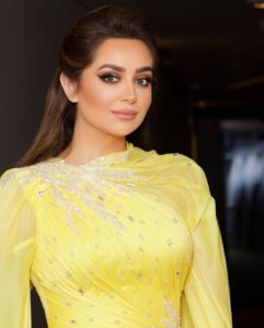 Heba Magdi Instagram - 💛💛 Photographer @reemaphoto_ Dress @fasateen_boutique MUA @ayarady_makeup_artist