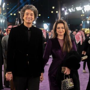 Heba Magdi Instagram - من حفل توزيع جوائز صناع الترفيه بالأمس في الرياض 
Yesterday.. from #JoyAwards ceremony in Riyadh 🖤💜
________________
Dress @fasateen_boutique 
Suit @moaaz_el_behairy 
Makeup artist @hebaalshshtawi 
Jewelry @dimajewellery 
Fur @be_my_guest_shopping 
Bag @massrah_lets_glow
Photo by @nsephotos