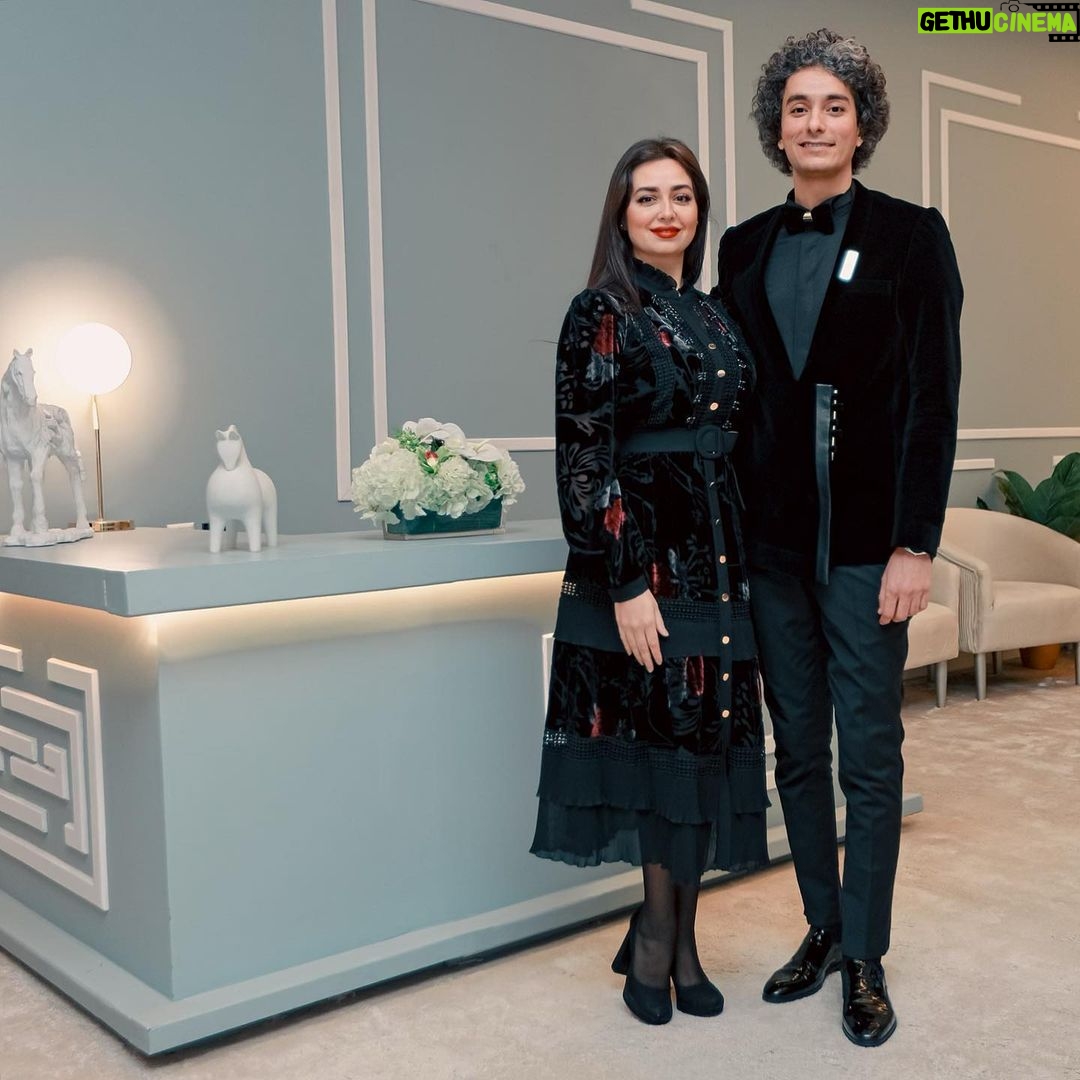 Heba Magdi Instagram - كانت ليلة ولا اروع الحمد لله ❤️ @mohamedmohsensinger @riyadhseason @benchmarkksa #موسم_الرياض _________________ Dress @be_my_guest_shopping Suit @moaaz_el_behairy Photo by @abdelrahmanfhelmi
