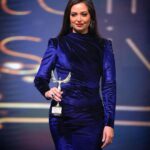 Heba Magdi Instagram - مهرجان الفضائية العربية و جائزة التميز و الابداع عن دور رحاب في مسلسل المداح💙 @dinaelgeddawyofficial @mai_elbahey @glamour.jewellery @mikenassri @barakattexfabrics