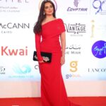 Heba Magdi Instagram - Cairo international film festival 2022 ______________ Dress @dinaelgeddawyofficial Fabric @almasryfabrics MUA @ayarady_makeup_artist H.D. @haythamamin2012 Jewelry @glamour.jewellery Bag @alicia_arts