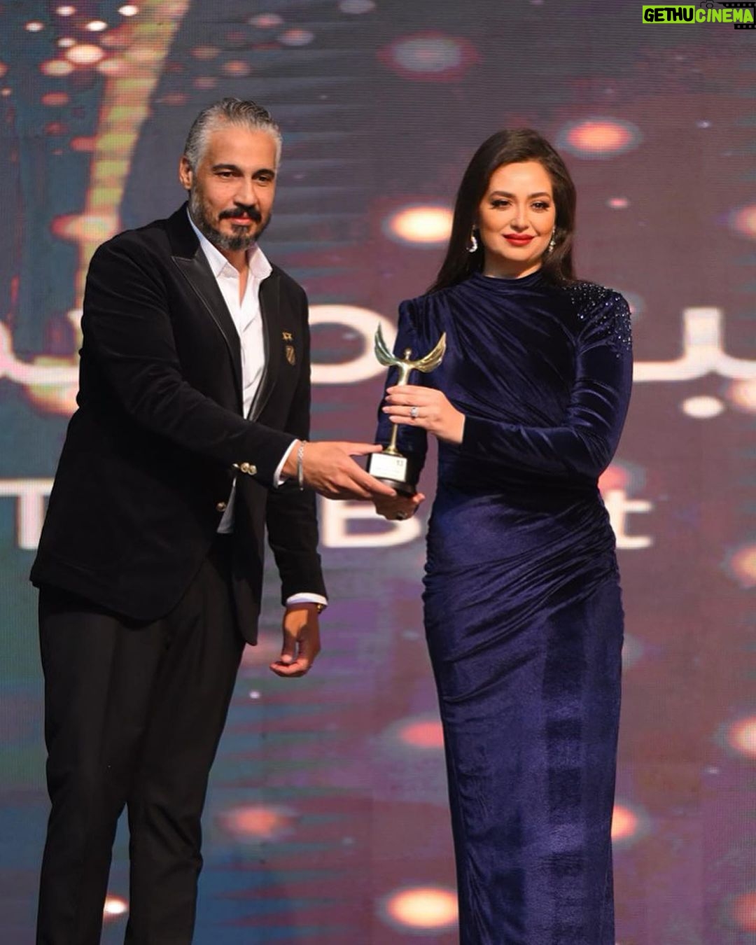 Heba Magdi Instagram - مهرجان الفضائية العربية و جائزة التميز و الابداع عن دور رحاب في مسلسل المداح💙 @dinaelgeddawyofficial @mai_elbahey @glamour.jewellery @mikenassri @barakattexfabrics