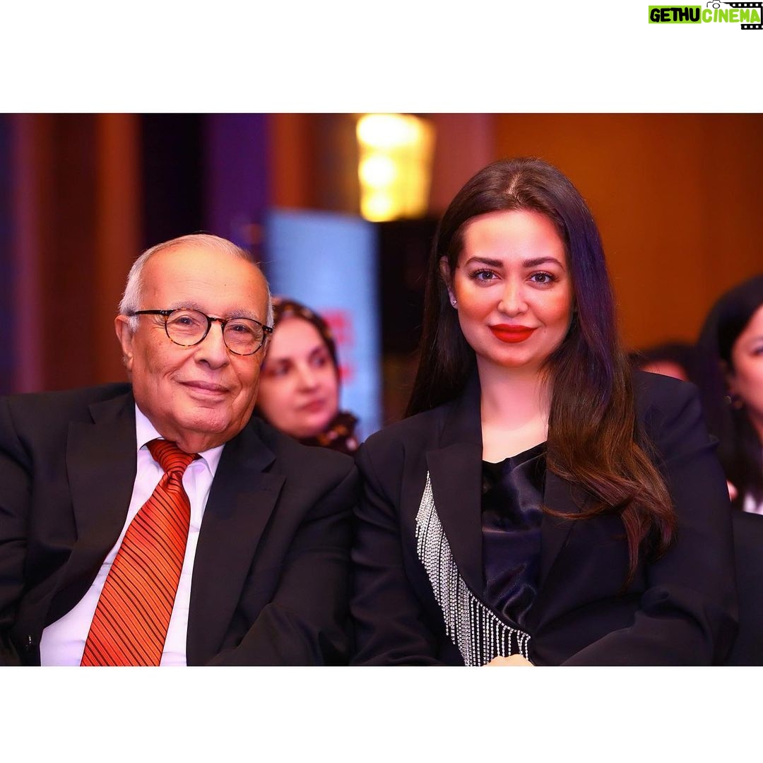 Heba Magdi Instagram - المخرج الكبير المبدع استاذي "محمد فاضل" كان ليا الحظ اني اشتغلت معاه سنة ٢٠٠٦و ٢٠٠٧ و اتعلمت و استفدت منه و غنيت و مثلت و عزفت ع العود في مسلسل "ليل التعالب" و لولا الماضي .. ماكان الحاضر ❤️