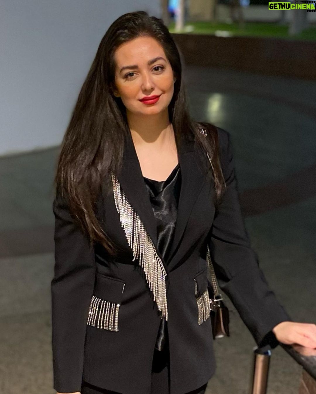 Heba Magdi Instagram - شكراً دكتورة نيفين القباچ وزيرة التضامن الاجتماعي علي التكريم عن مسلسل المداح __________ Blazer @be_my_guest_shopping