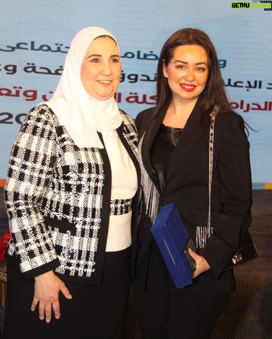 Heba Magdi Instagram - شكراً دكتورة نيفين القباچ وزيرة التضامن الاجتماعي علي التكريم عن مسلسل المداح __________ Blazer @be_my_guest_shopping