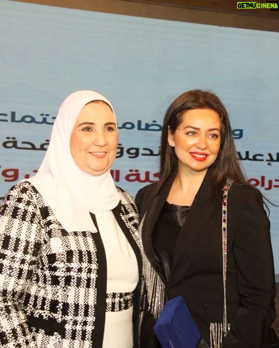 Heba Magdi Instagram - شكراً دكتورة نيفين القباچ وزيرة التضامن الاجتماعي علي التكريم عن مسلسل المداح __________ Blazer @be_my_guest_shopping