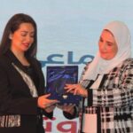 Heba Magdi Instagram - شكراً دكتورة نيفين القباچ وزيرة التضامن الاجتماعي علي التكريم عن مسلسل المداح __________ Blazer @be_my_guest_shopping