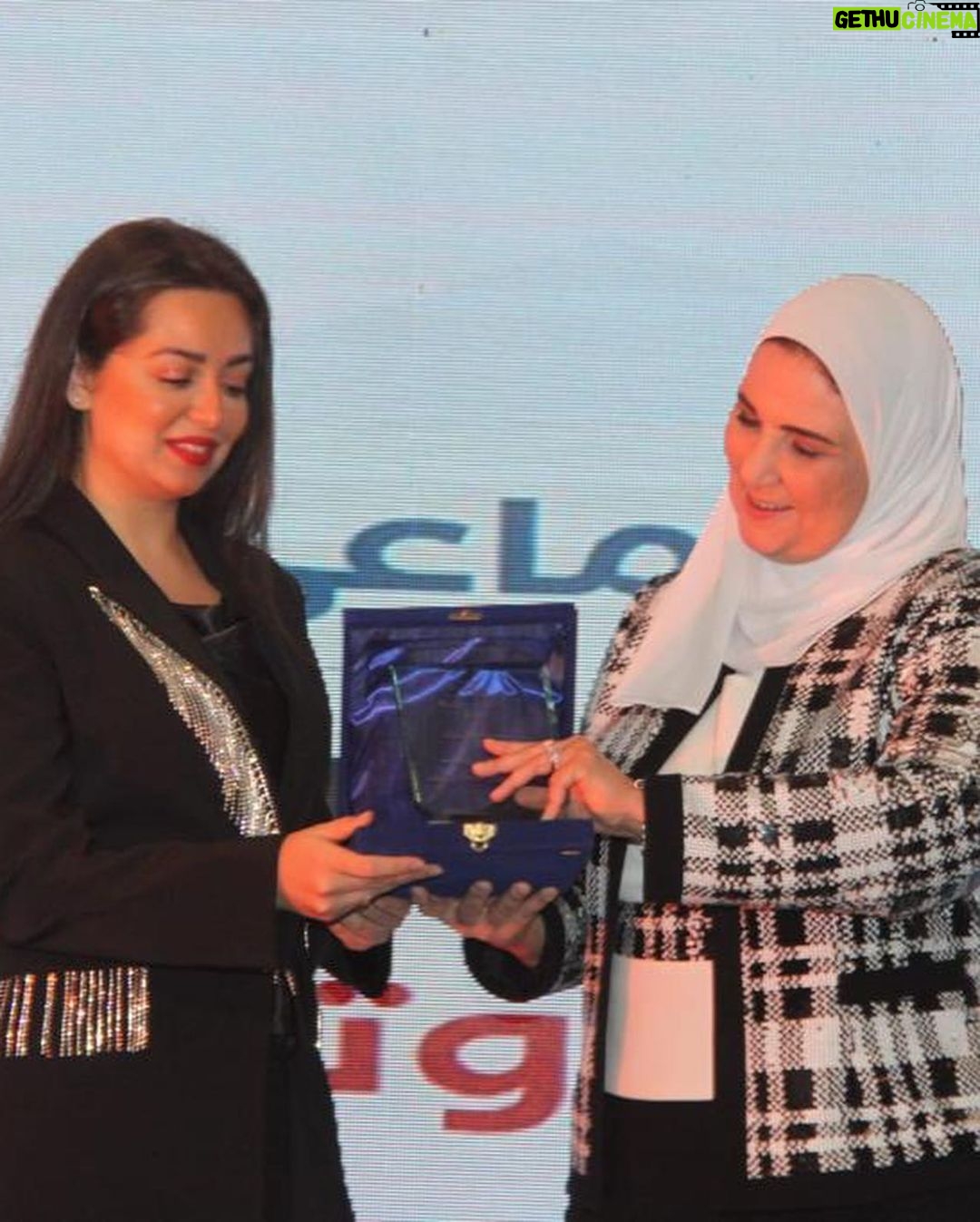 Heba Magdi Instagram - شكراً دكتورة نيفين القباچ وزيرة التضامن الاجتماعي علي التكريم عن مسلسل المداح __________ Blazer @be_my_guest_shopping