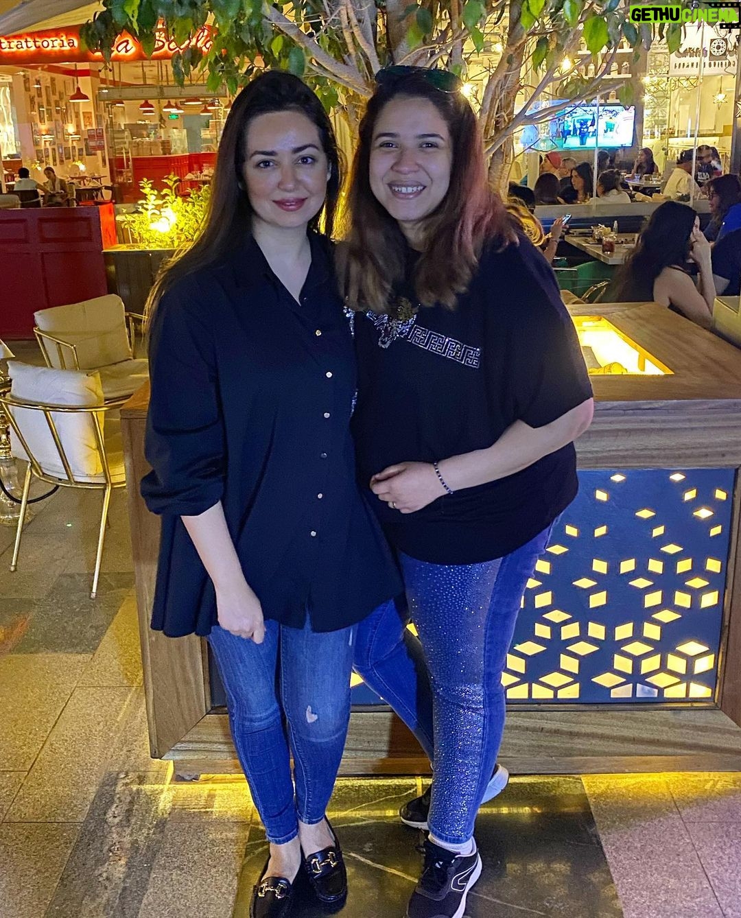 Heba Magdi Instagram - “ Monday Night ✨” My beautiful @salmaghallyy @samandamagdyfahmy