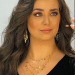 Heba Magdi Instagram - من حلقة امس مع أستاذ عمرو اديب في برنامج الحكاية #mbcمصر ______________ Dress @fasateen_boutique Jewelry @dimajewellery MUA @ayarady_makeup_artist Hair @haythamaminsalon