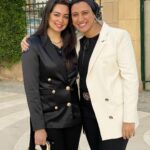 Heba Magdi Instagram - انهاردة شفت صحاب المدرسة الغاليين .. و اتبسط اني شفت حبيبتي اللي بتشرف بيها و بنجاحها سيادة النائبة آية مدني @officialayamedany .. و حبيبتي رنا __________ Blazer @lena_fashion_store