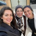 Heba Magdi Instagram - انهاردة شفت صحاب المدرسة الغاليين .. و اتبسط اني شفت حبيبتي اللي بتشرف بيها و بنجاحها سيادة النائبة آية مدني @officialayamedany .. و حبيبتي رنا __________ Blazer @lena_fashion_store