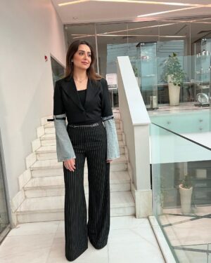 Heba Magdi Instagram - لسه في الايام أمل 🤍 
#عيشها_بفرحة 
#٥٥_مشكلة_حب 
____________
Suit @be_my_guest_shopping 
MUA @ayarady_makeup_artist 
Jewelry @azzafahmy
Stylist @nada_hussam