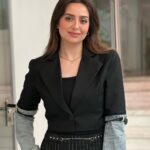 Heba Magdi Instagram - لسه في الايام أمل 🤍 #عيشها_بفرحة #٥٥_مشكلة_حب ____________ Suit @be_my_guest_shopping MUA @ayarady_makeup_artist Jewelry @azzafahmy Stylist @nada_hussam