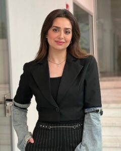 Heba Magdi Instagram - لسه في الايام أمل 🤍 #عيشها_بفرحة #٥٥_مشكلة_حب ____________ Suit @be_my_guest_shopping MUA @ayarady_makeup_artist Jewelry @azzafahmy Stylist @nada_hussam