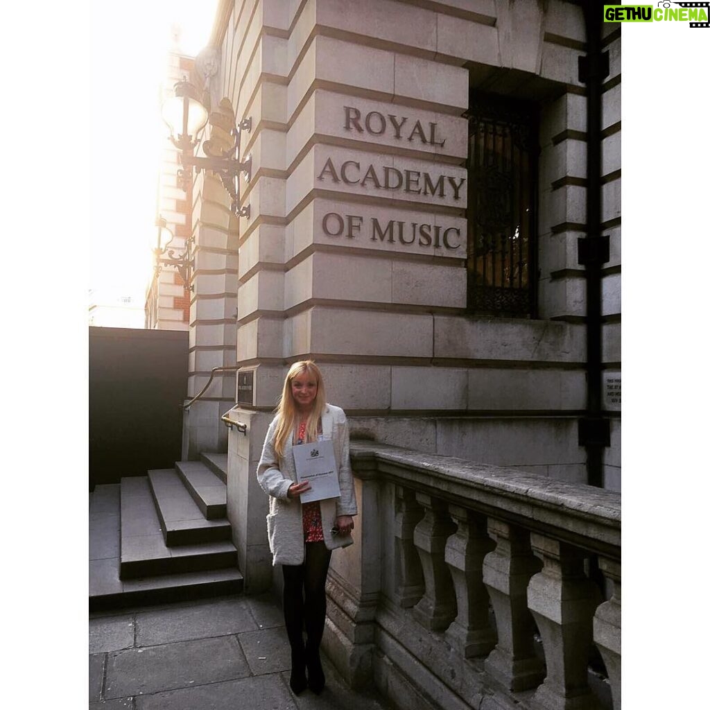 Helen George Instagram - Lovely day picking up my certificate from @royalacademyofmusic, thank you for the letters. You can call me Helen George ARAM 👆🏻