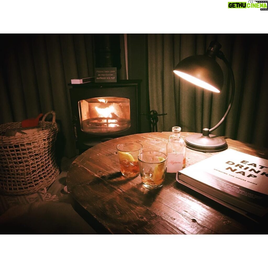 Helen George Instagram - Perfect winter's night #sohofarmhouse