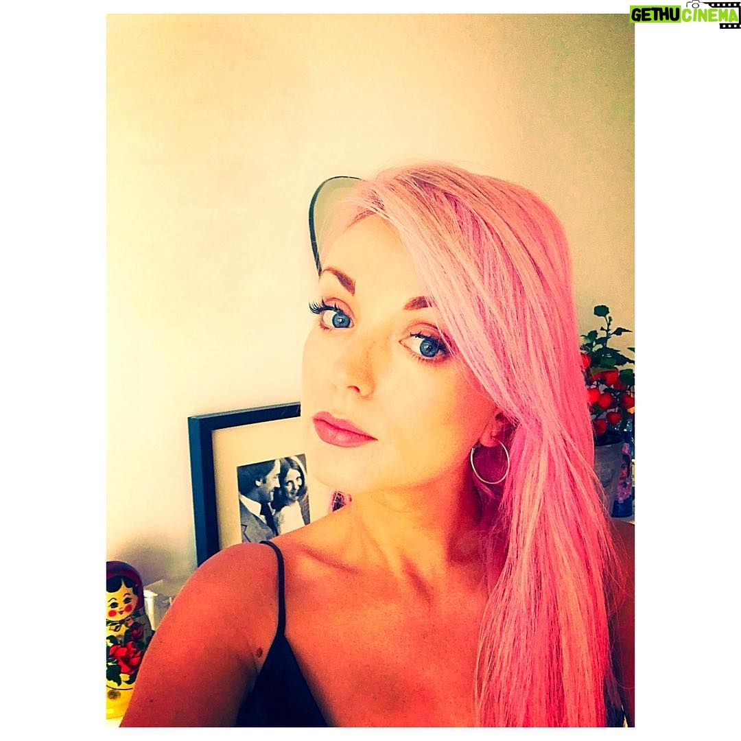 Helen George Instagram - Pink ambition 💕