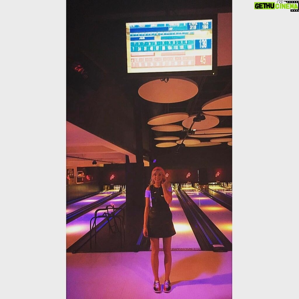 Helen George Instagram - The weekend I found out just how shit I was at bowling