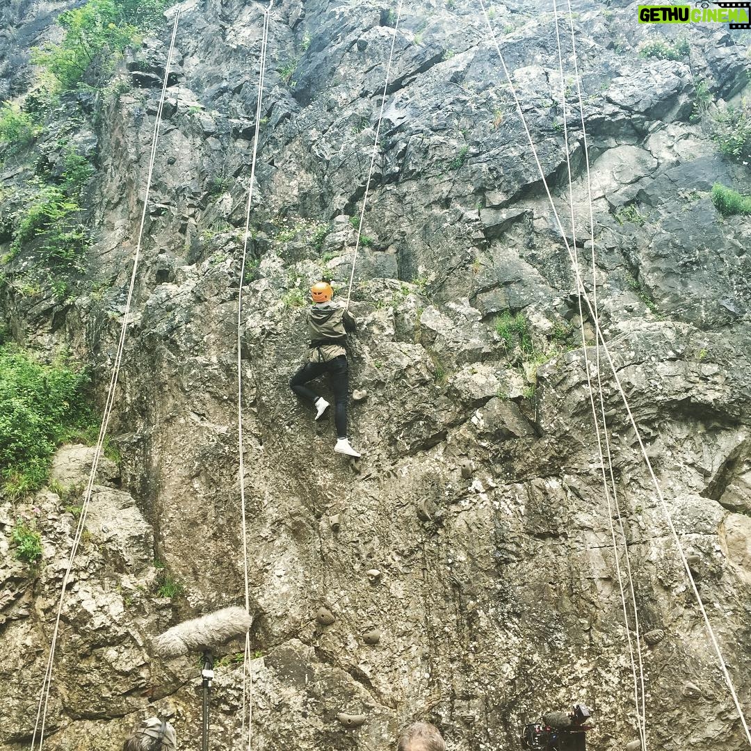 Helen George Instagram - Spot of climbing #cheddargorge