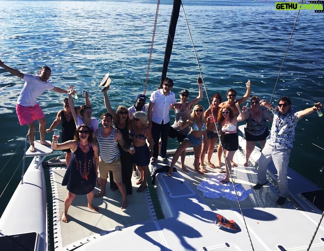Helen George Instagram - Dream day at sea 💙