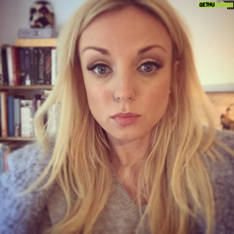 Helen George Instagram - Thank you for my new hair do.. @goldfeverhair 💁