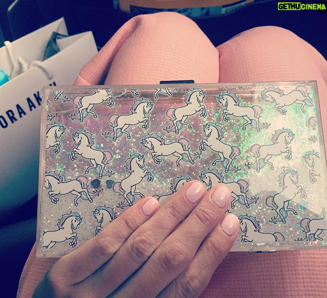 Helen George Instagram - Pink pink pink... And unicorns 💕#lfw