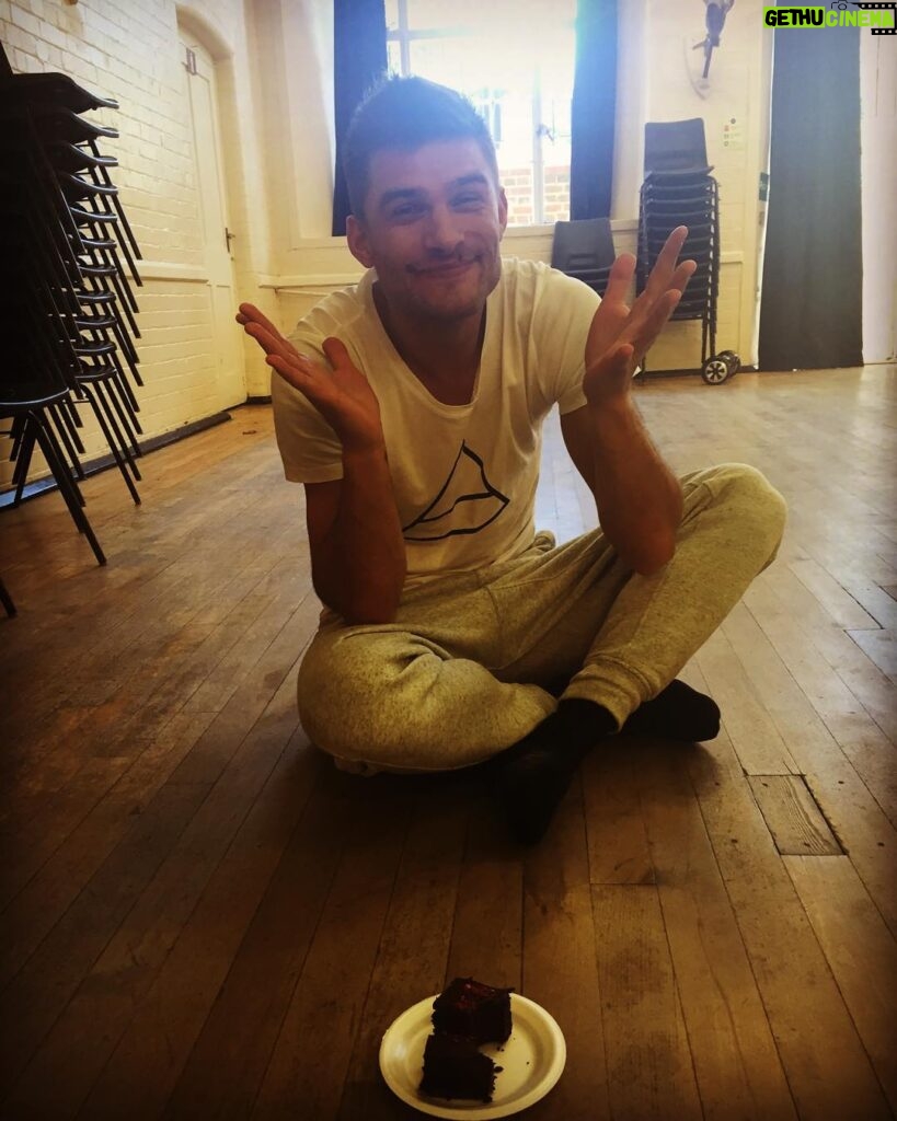 Helen George Instagram - Made the Bossman eat cake with me, week two dance is so tough 😁