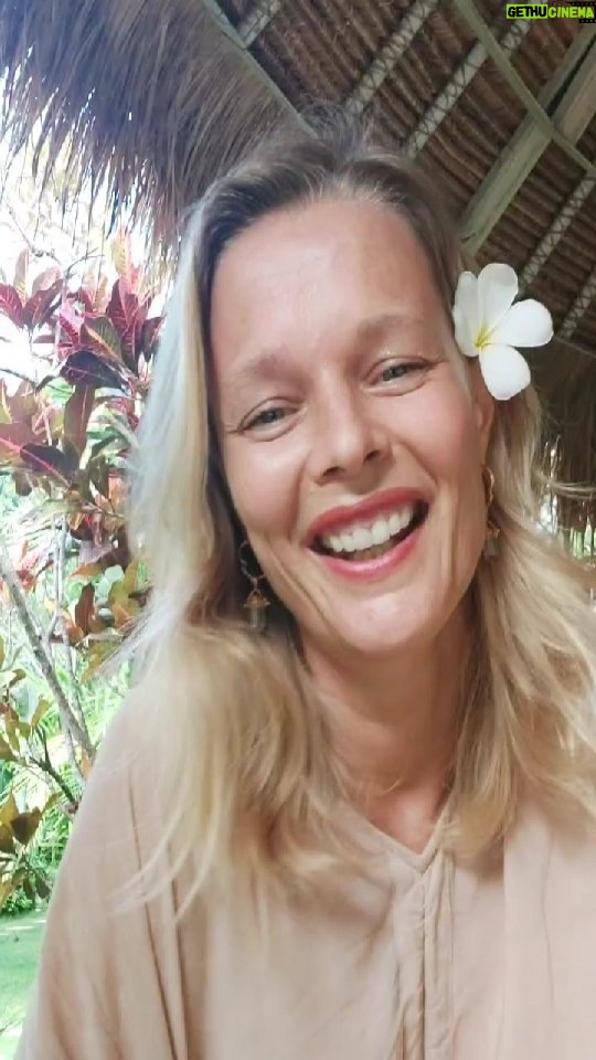 Helena Houdová Instagram - Kdo je svetlonos? Dekuju Vam moje rodino❤❤❤