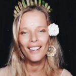 Helena Houdová Instagram - Dekuju. Ze diky Vam muzu. Dekuju, ze jste sobe rekly ANO. Dekuju za Vasi odvahu. Dekuju, ze jste moje rodina. Dekuju za Vase otevrena srdce. Dekuju, ze jste ai dovolily se rozsvitit. Dekuju za kazdou jednu z Vas. Miluju Vas holcicky a dekuju za nasi spolecnou cestu ❤ Mentorky posvatneho zivota. Planet Earth