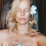 Helena Houdová Instagram - I feel I heal I allow I scream I create I accept I welcome I live I love I co-create our world. Thank you to my soul family from seen and unseen worlds to walk with me. I am not alone. ❤❤❤❤❤ Po setkanich s komunitou vedomych zen a muzu: Citim Lecim Dovoluji Kricim Prijimam Tvorim Vitam Ziju Miluju Spolu-tvorim nas svet Dekuju sve dusevni rodine - te viditelne i te multidimenzionalni, ze se mnou prochazi timto casem a prostorem na Planete Zemi. Nejsem sama. #vdecna #grateful Planet Earth