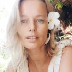 Helena Houdová Instagram - Jsem suverenni, silna, nezavisla bytost a tvorim si svoji realitu. Spolutvorim Novou Zemi ❤ V lasce.