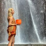 Helena Houdová Instagram - ᵂᴬᵀᴱᴿ is life. Water ceremony 💖✨ Bali, Indonesia