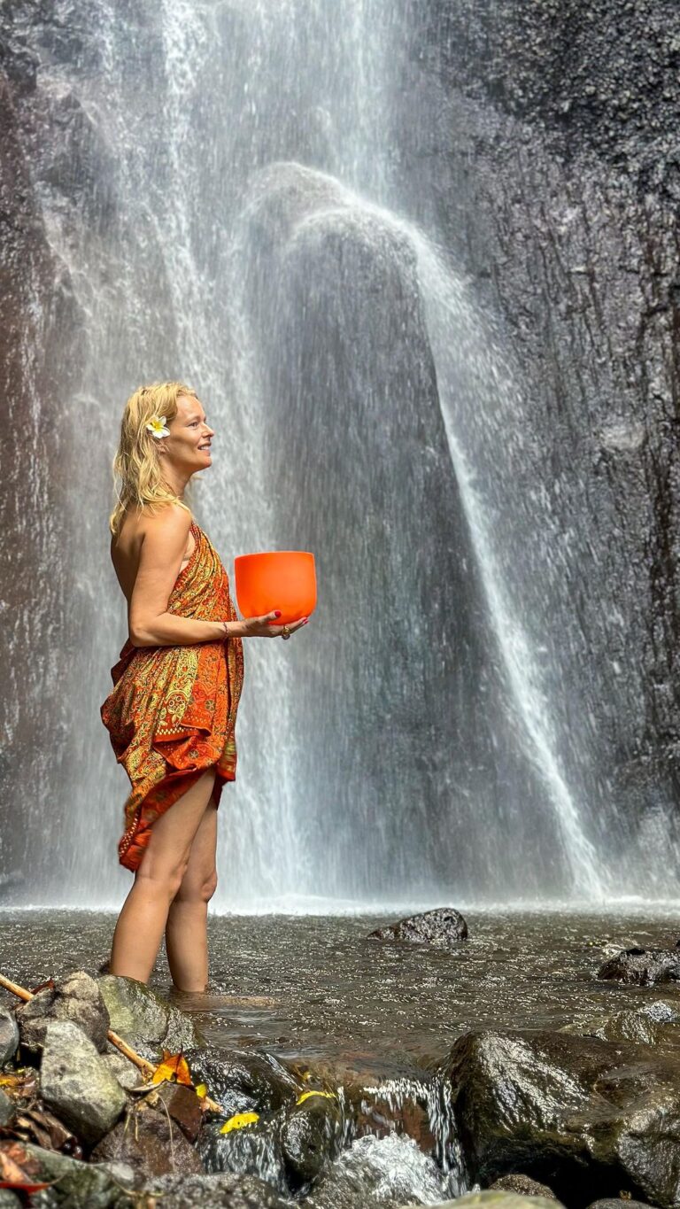 Helena Houdová Instagram - ᵂᴬᵀᴱᴿ is life. Water ceremony 💖✨ Bali, Indonesia