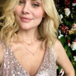 Helena Mattsson Instagram - Happy new year everyone!! May this year be brighter and bring hope, health and happiness to all of you! 🥂💕