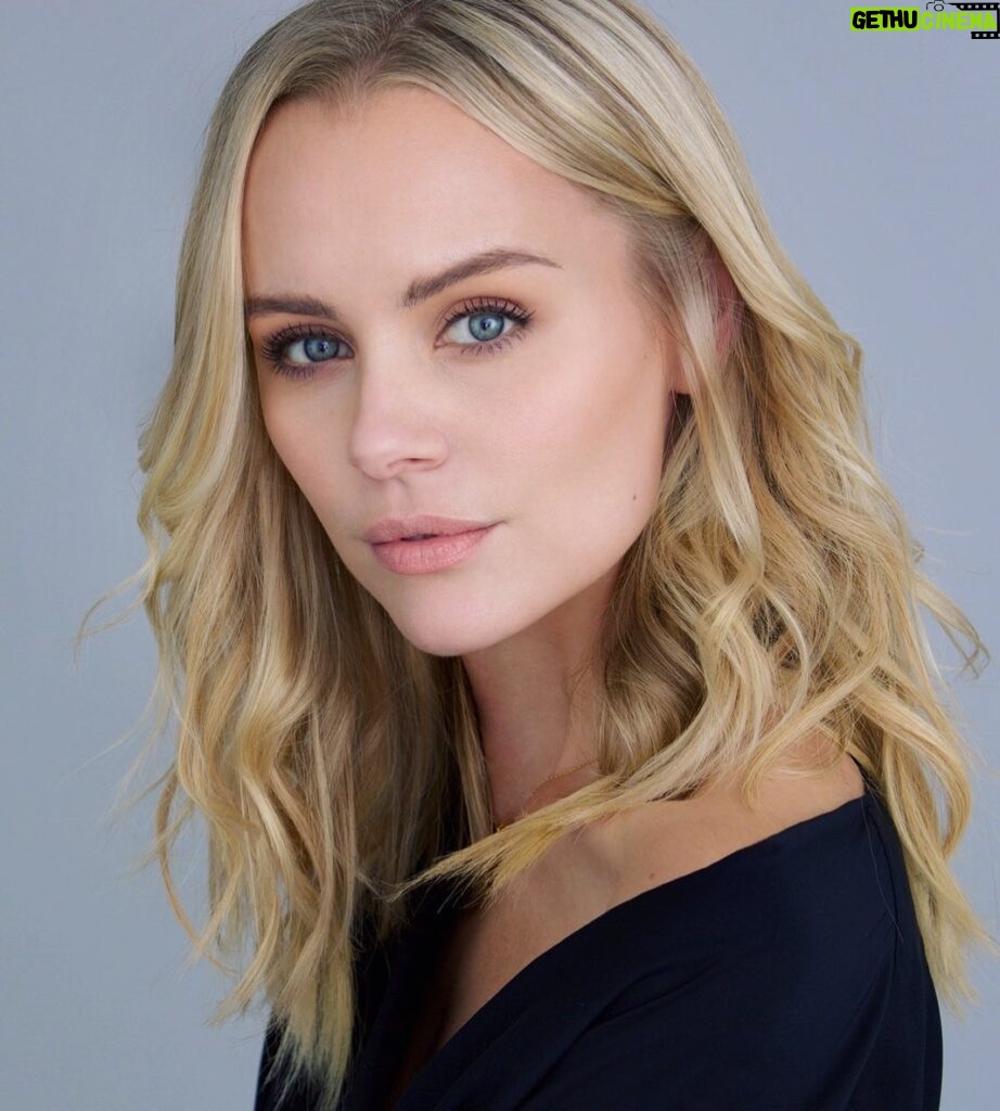 Helena Mattsson Instagram - Bring it on 2020! 😉 Last year had some challenges for me but it also taught me a lot and made me appreciate the important things in my life even more. Who else is pumped to make this year the best one yet? 😃#bekind #workhard #staypositiveandloveyourlife Los Angeles, California