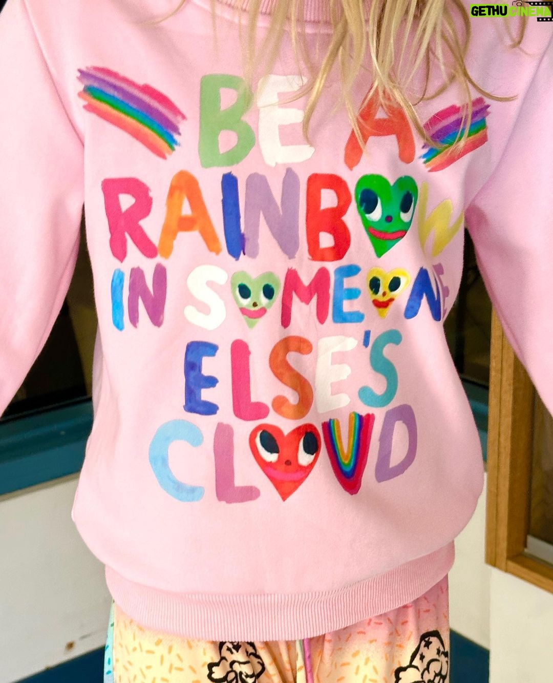 Helena Mattsson Instagram - My girl this morning 💕 “Be a rainbow in someone else’s cloud”