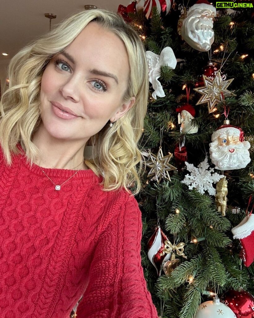 Helena Mattsson Instagram - Wishing all of you peace and joy! ❤️