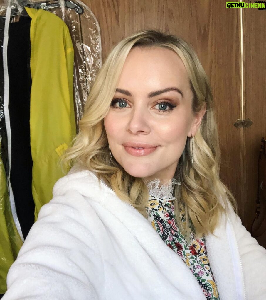 Helena Mattsson Instagram - I’m all smiles today, doing what I love.. 🎬 #onset #comedy Los Angeles, California