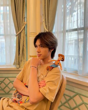 Hendery Instagram - Hong Kong Disneyland #woody 😆