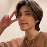 Hendery Instagram - FM 香港站！！！大家的尖叫聲真的特別厲害👍回去的時候買點潤喉糖🥰🥰🥰今天也是開心的一天 希望我們能成為大家的特別記憶💚
