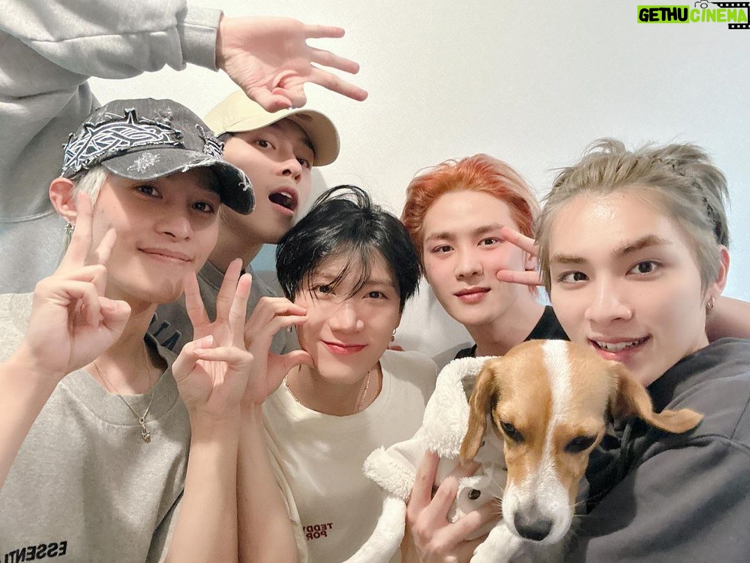 Hendery Instagram - 2023!!!!!!!!!! Happy new year☺️