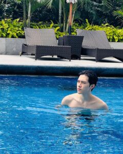 Hendery Instagram - 🏊‍♂️🏊‍♂️🏊‍♂️☺️