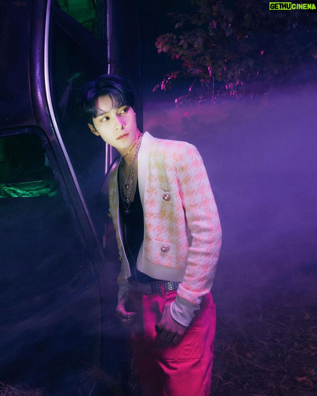 Hendery Instagram - Can’t wait to see the whole album 😛