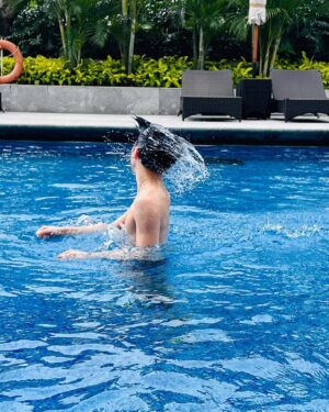 Hendery Instagram - 🏊‍♂️🏊‍♂️🏊‍♂️☺️