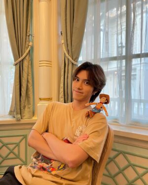 Hendery Instagram - Hong Kong Disneyland #woody 😆