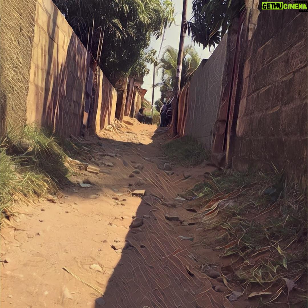 Hendrik Streeck Instagram - I had the opportunity to walk around in the neighborhood where we are working in Maputo. There is so much to do. #endhiv #endpoverty #teamworkmakesthedreamwork Polana Caniço "B", Maputo, Mozambique