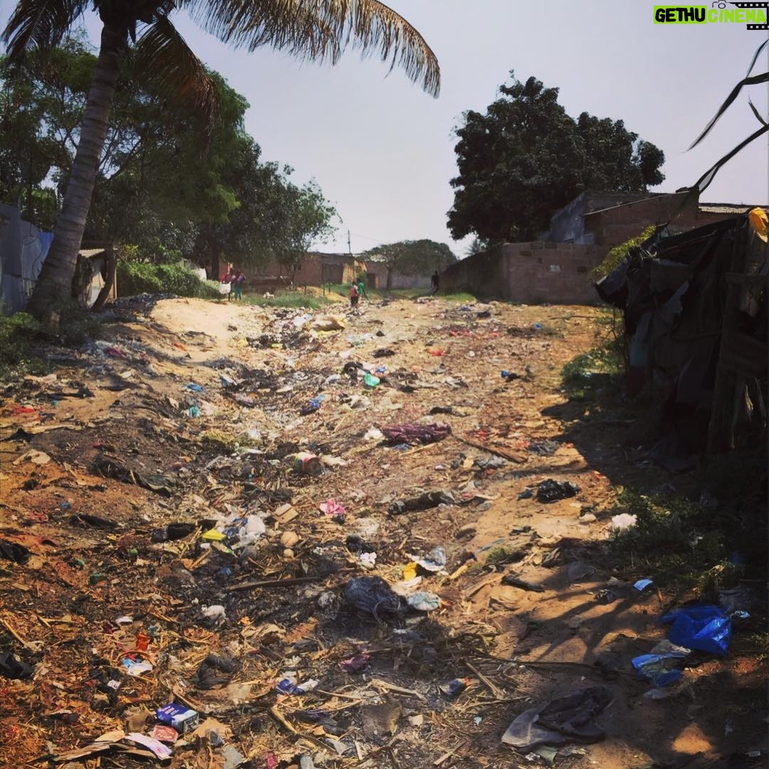 Hendrik Streeck Instagram - I had the opportunity to walk around in the neighborhood where we are working in Maputo. There is so much to do. #endhiv #endpoverty #teamworkmakesthedreamwork Polana Caniço "B", Maputo, Mozambique