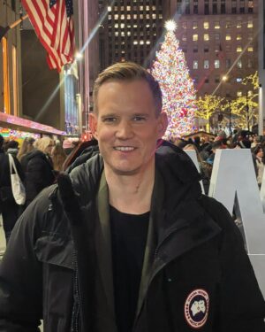Hendrik Streeck Instagram - 9 Jahre habe ich in den USA gelebt und es fühlt sich gut an wieder einmal hier zu sein. 🇺🇸Ich wünsche allen eine schöne Vorweihnachtszeit 🎄😊!